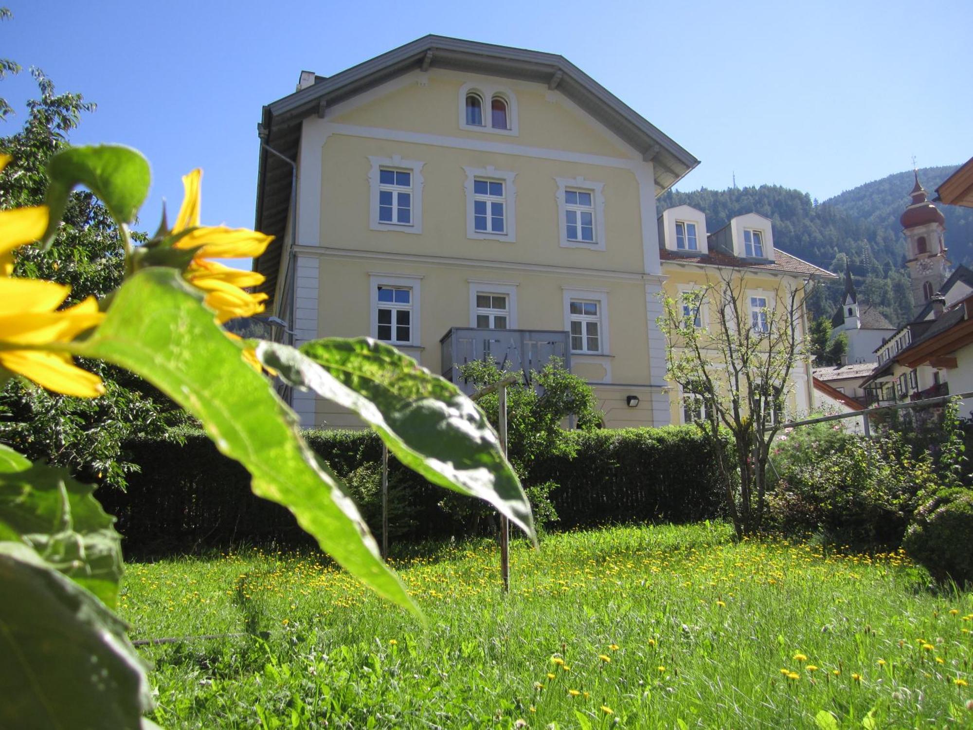 Residence Zum Theater คอลเลอิซาร์โค ภายนอก รูปภาพ